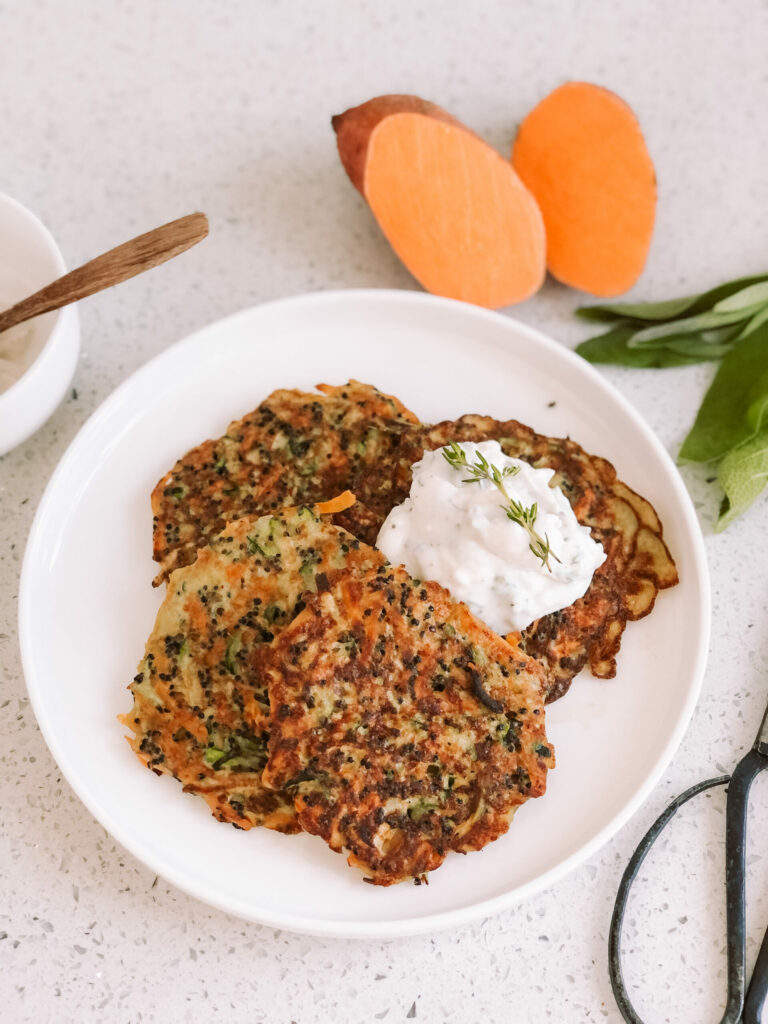 zoete-aardappel-courgette-fritters