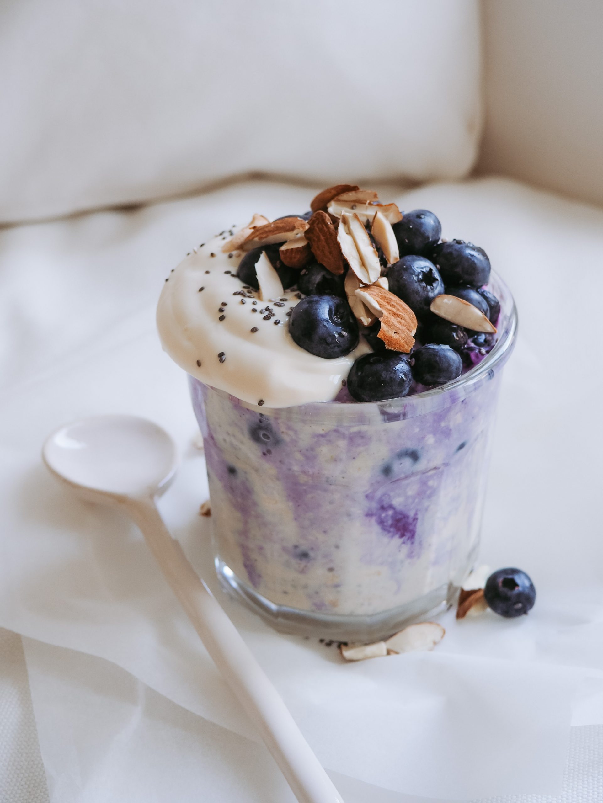 blueberry-cheesecake-overnight-oats