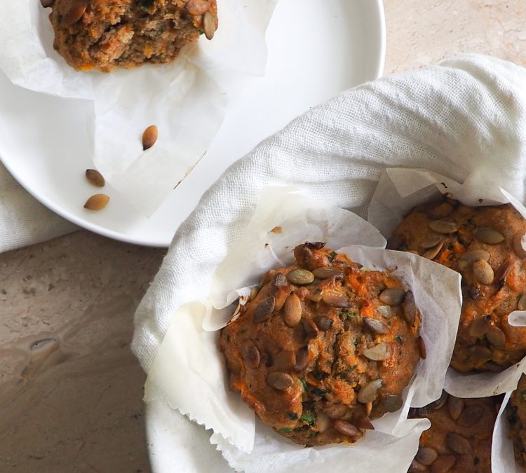 Hartige muffins met wortel en pompoenpitten